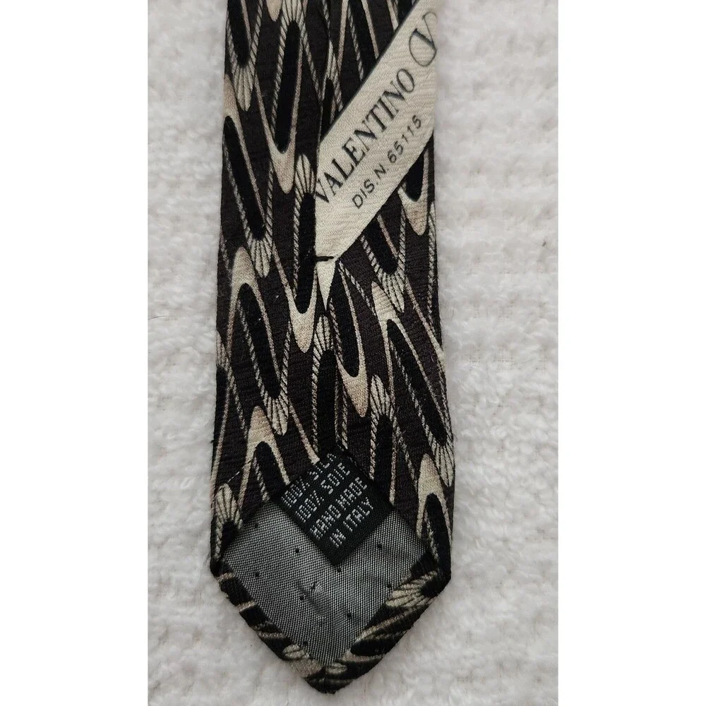 Valentino Cravatte Men’s Tie 100% Silk Black Cream Geometric Hand Made Italy